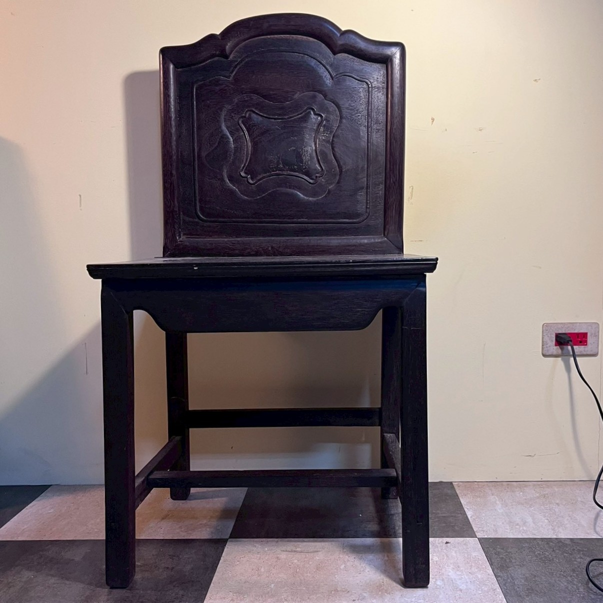 Qing-dynasty ‘wife training’ chair 清代「新娘椅」
